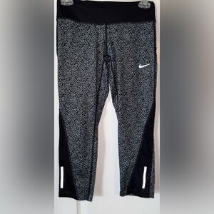 Nike Black & White Capri Leggings Size S